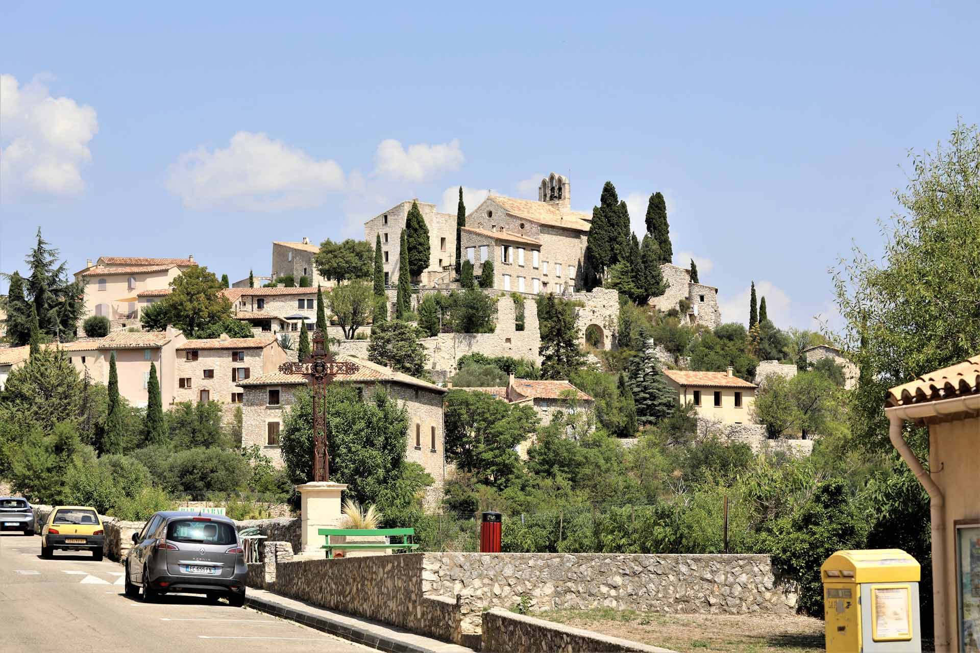 Liste des villages provençaux à ne pas manquer avec leurs ruelles pittoresques, leurs marchés typiques et leurs panoramas exceptionnels à Cavaillon (84300)