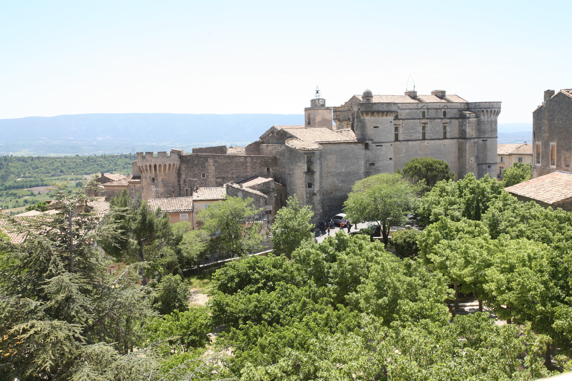 Le chateau de Gordes, façade nord