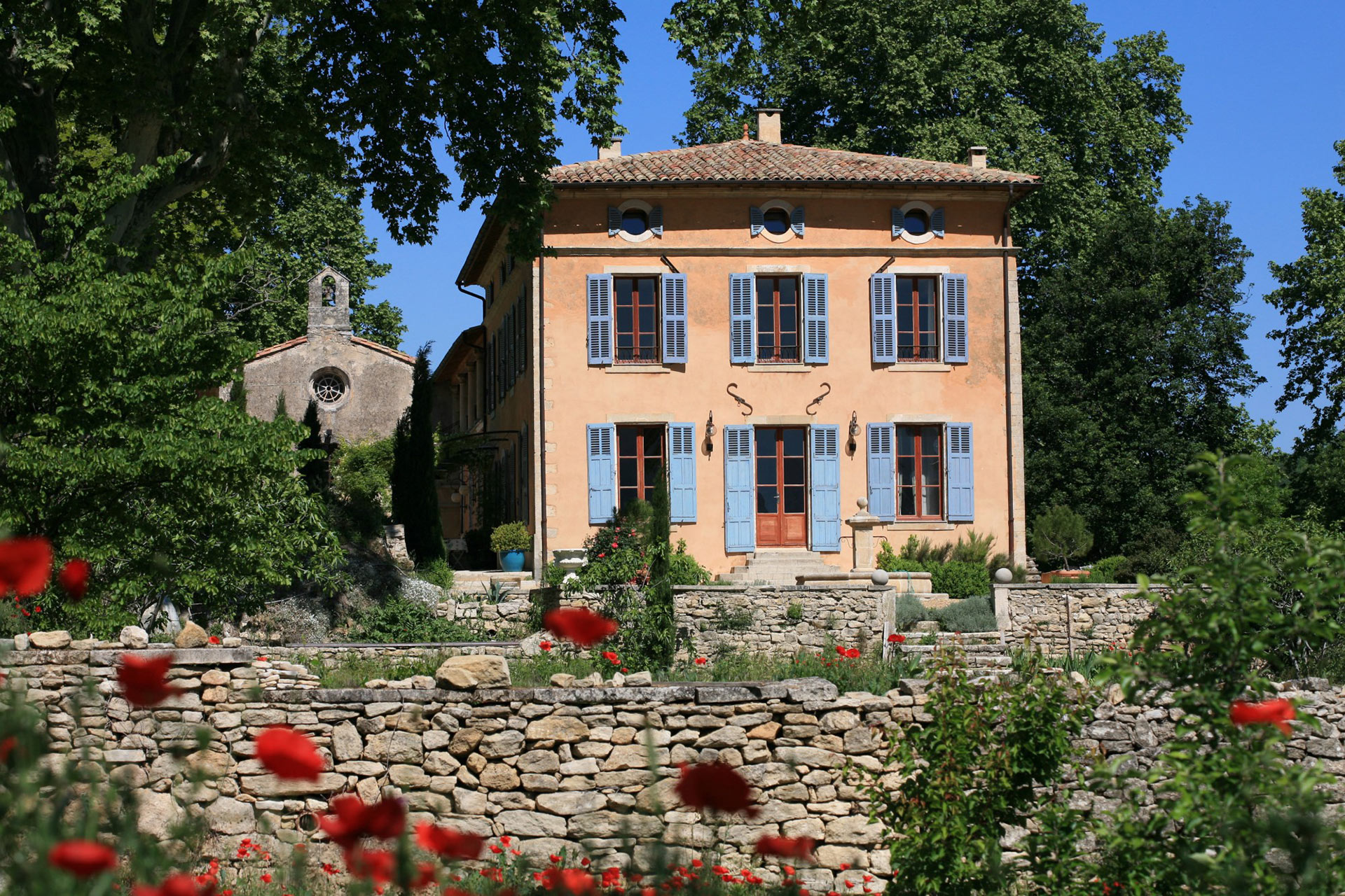 Magazine du patrimoine historique, architectural et culturel avec des reportages exclusifs, des analyses d’experts et des découvertes de lieux emblématiques à Gordes et ses environs