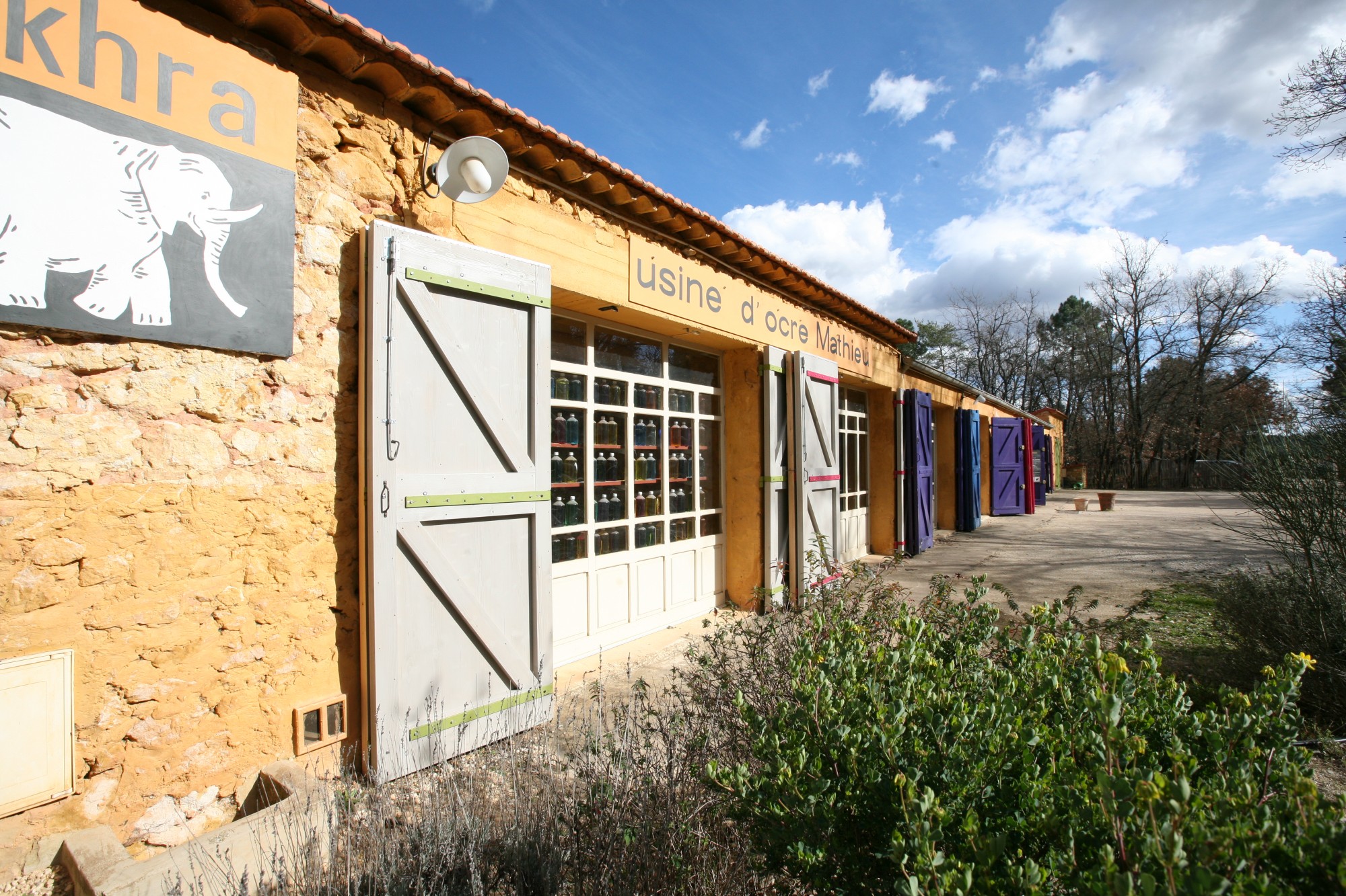 Le conservatoire des ocres et pigments appliqués de Roussillon