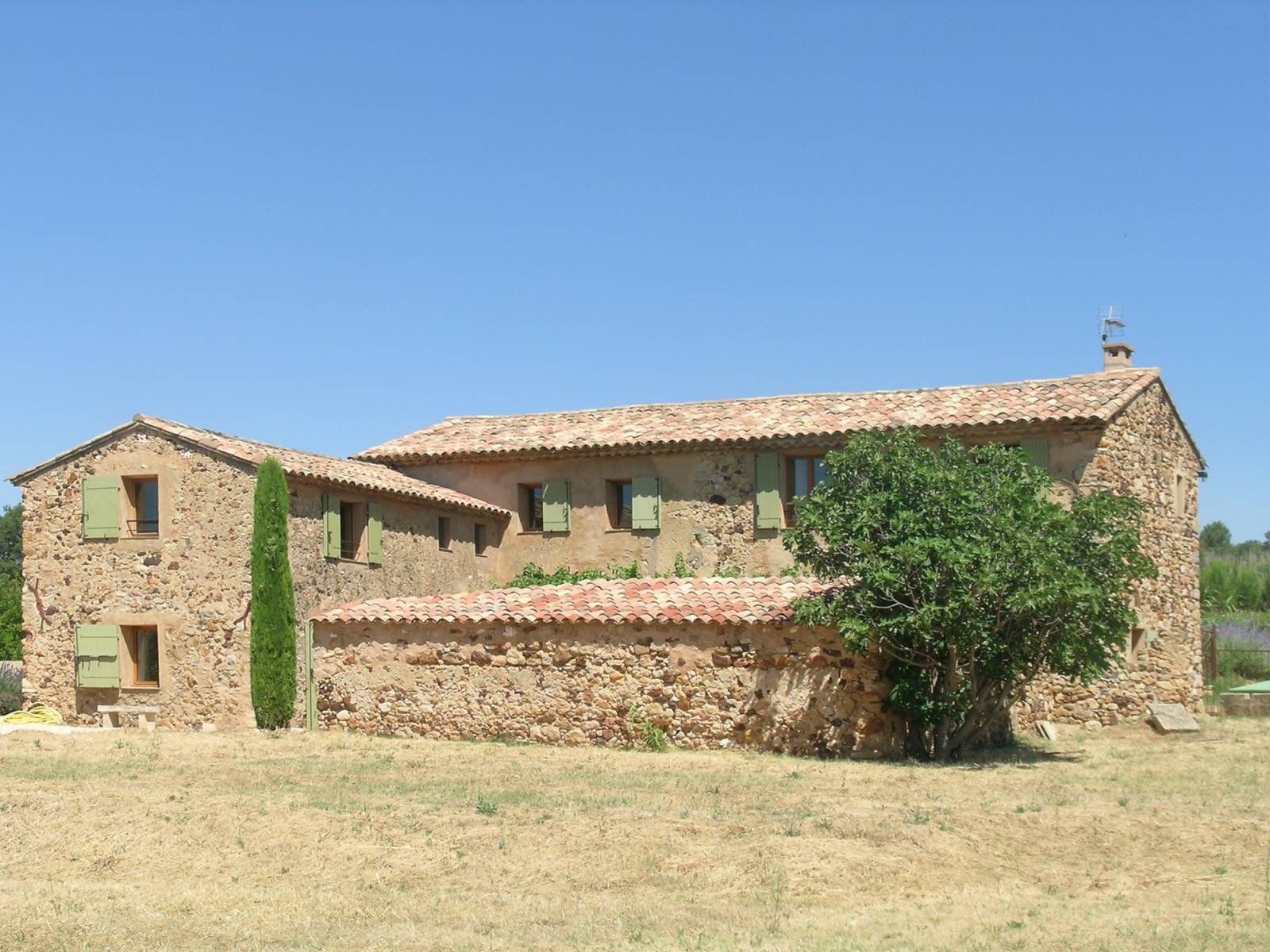 Mas en Luberon avec cour fermée