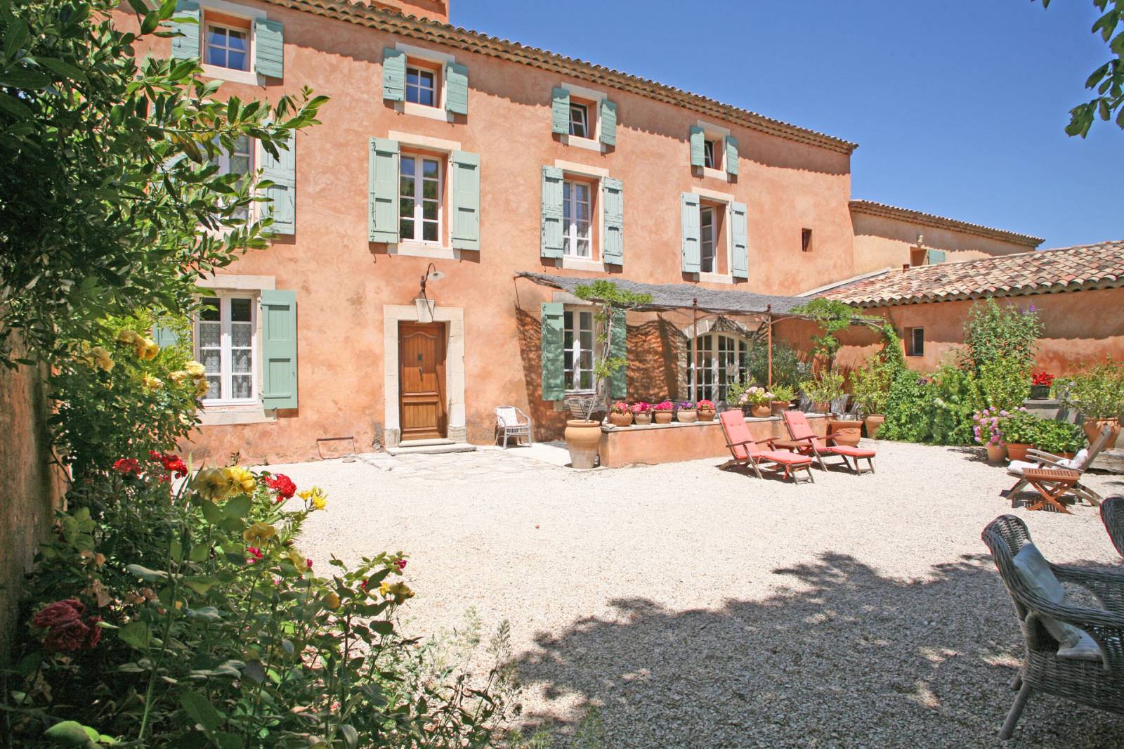 Façade sud d'une bastide provençale