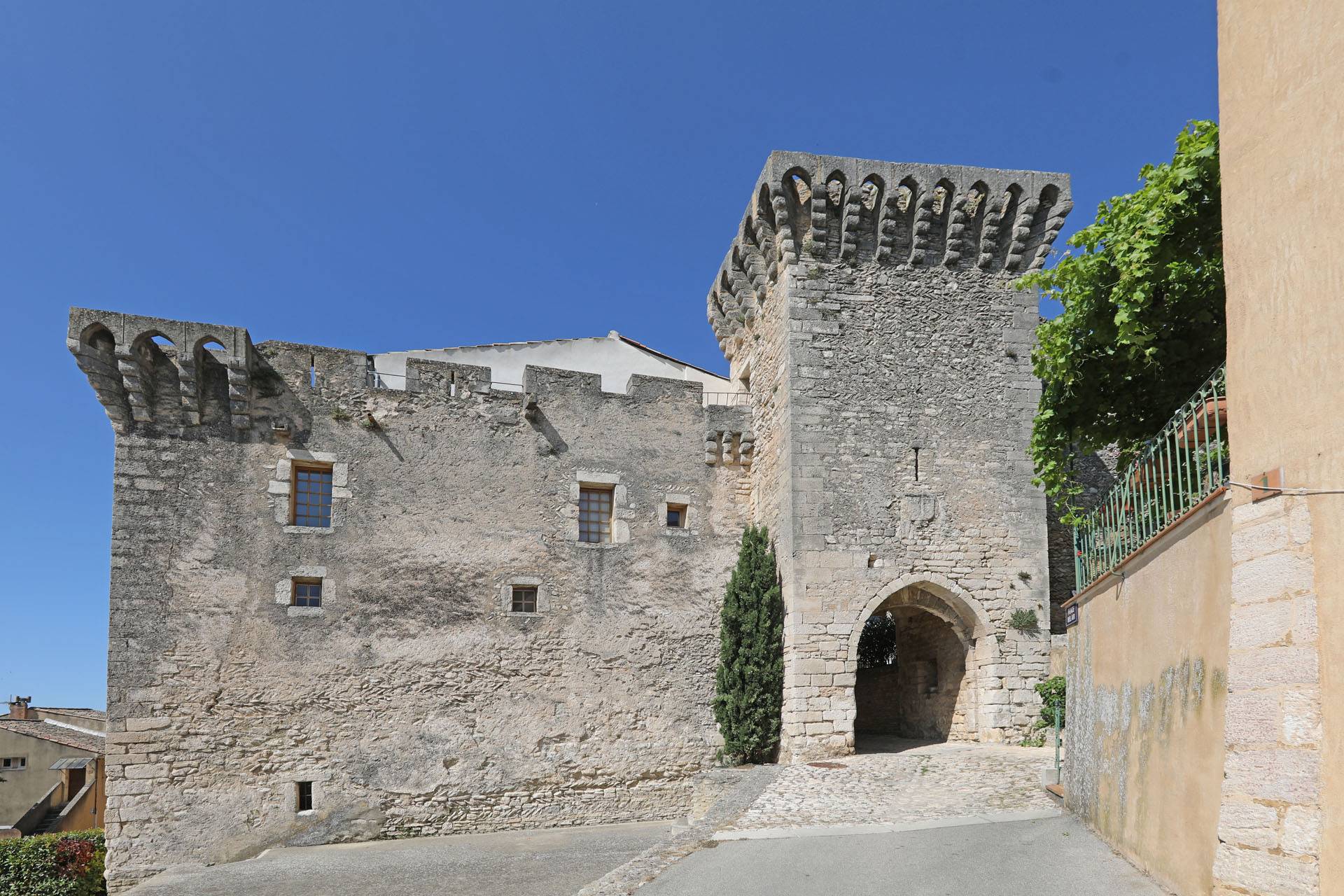 Le château de Saint-Saturnin-les-Apt, en Luberon