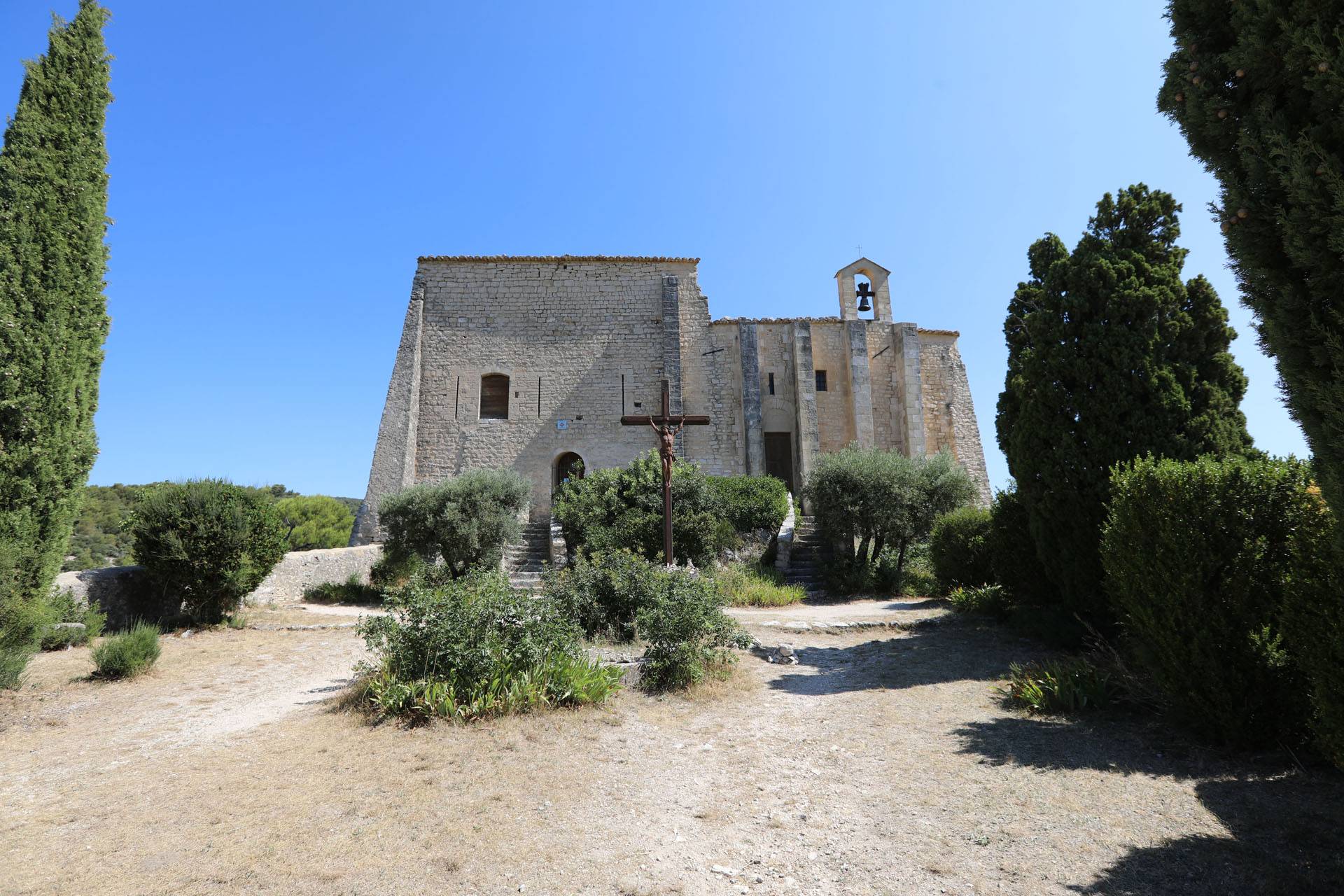 Saint-Saturnin-lès-Apt, niché face au Luberon
