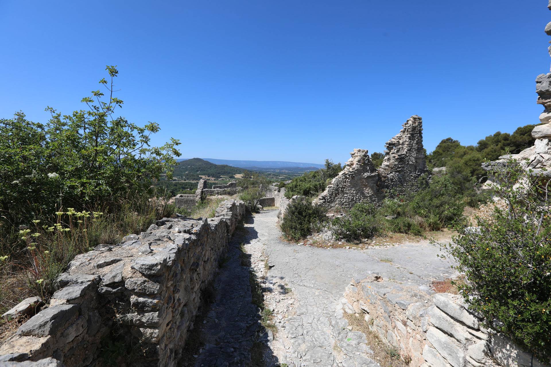 Le château de Saint-Saturnin-les-Apt, en Luberon