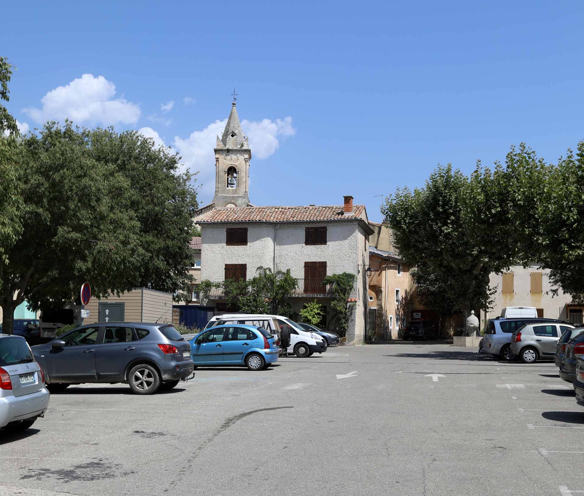 L'église de Villes-sur-Auzon et sa façade 
