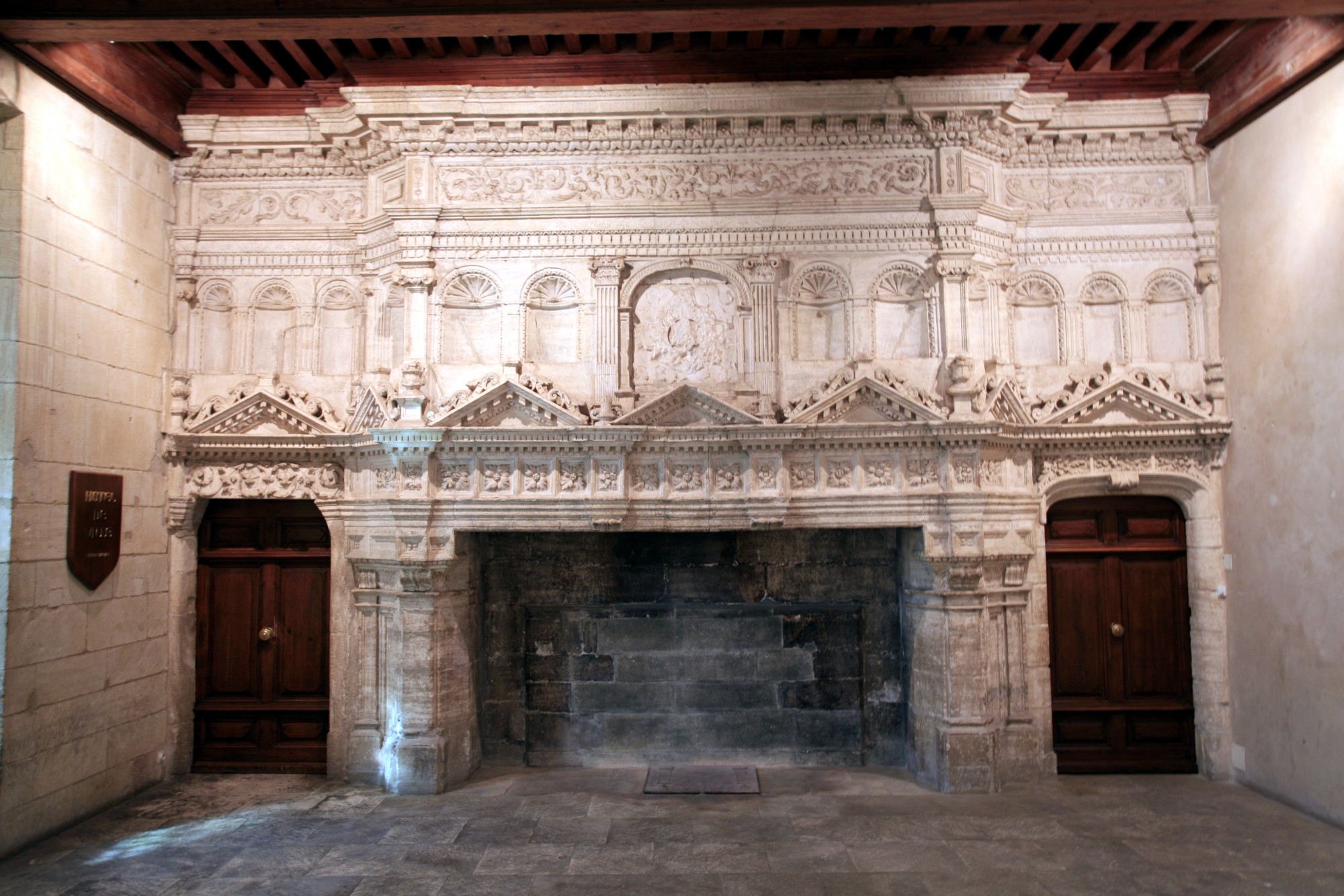 Cheminée du chateau de Gordes