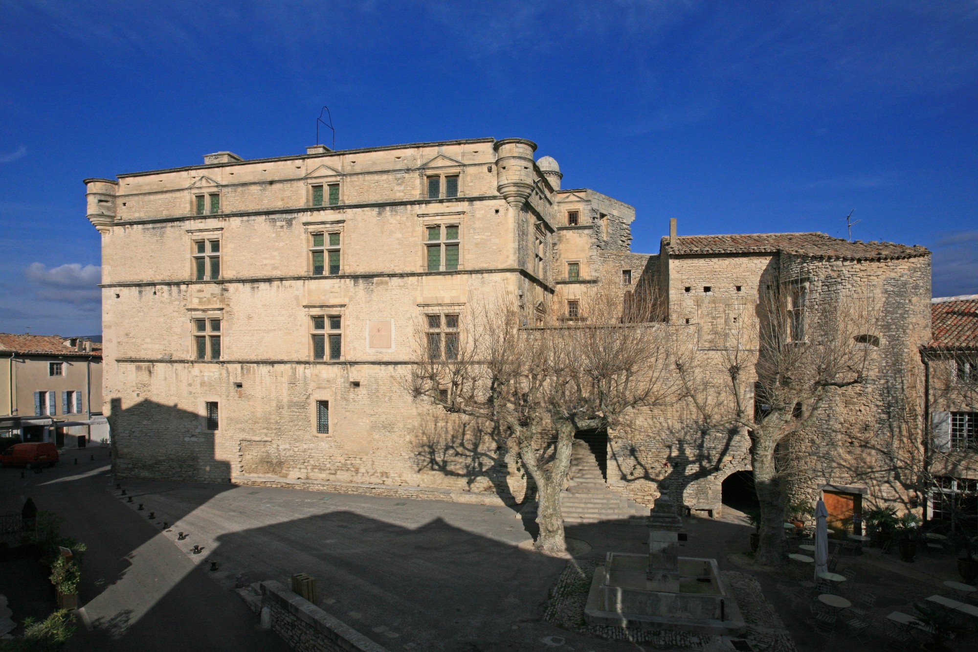Le chateau de Gordes, Façade sud