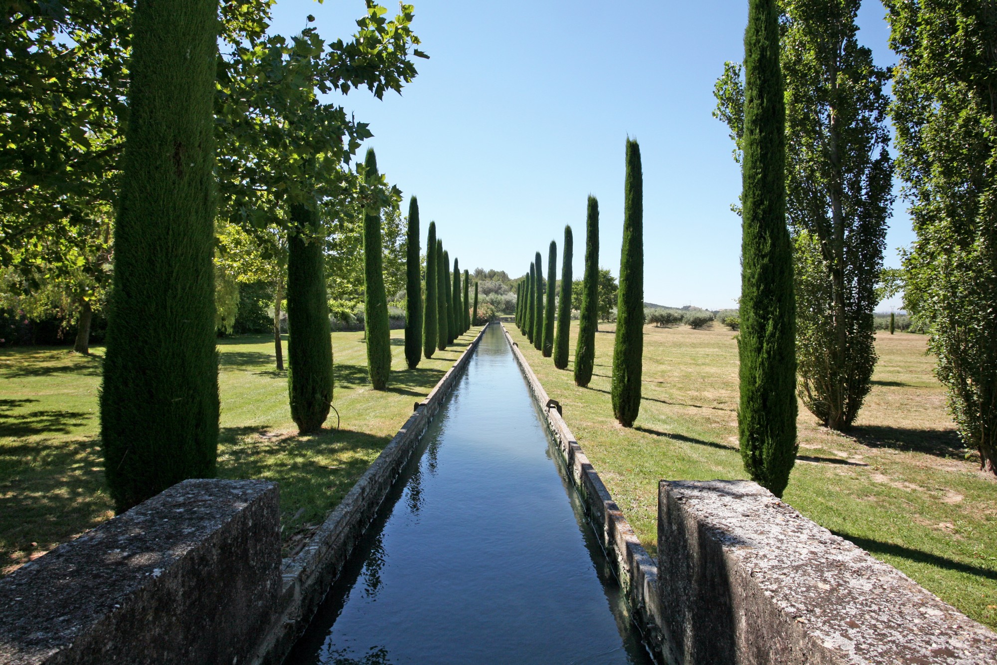 Canalisation des eaux et sources en France