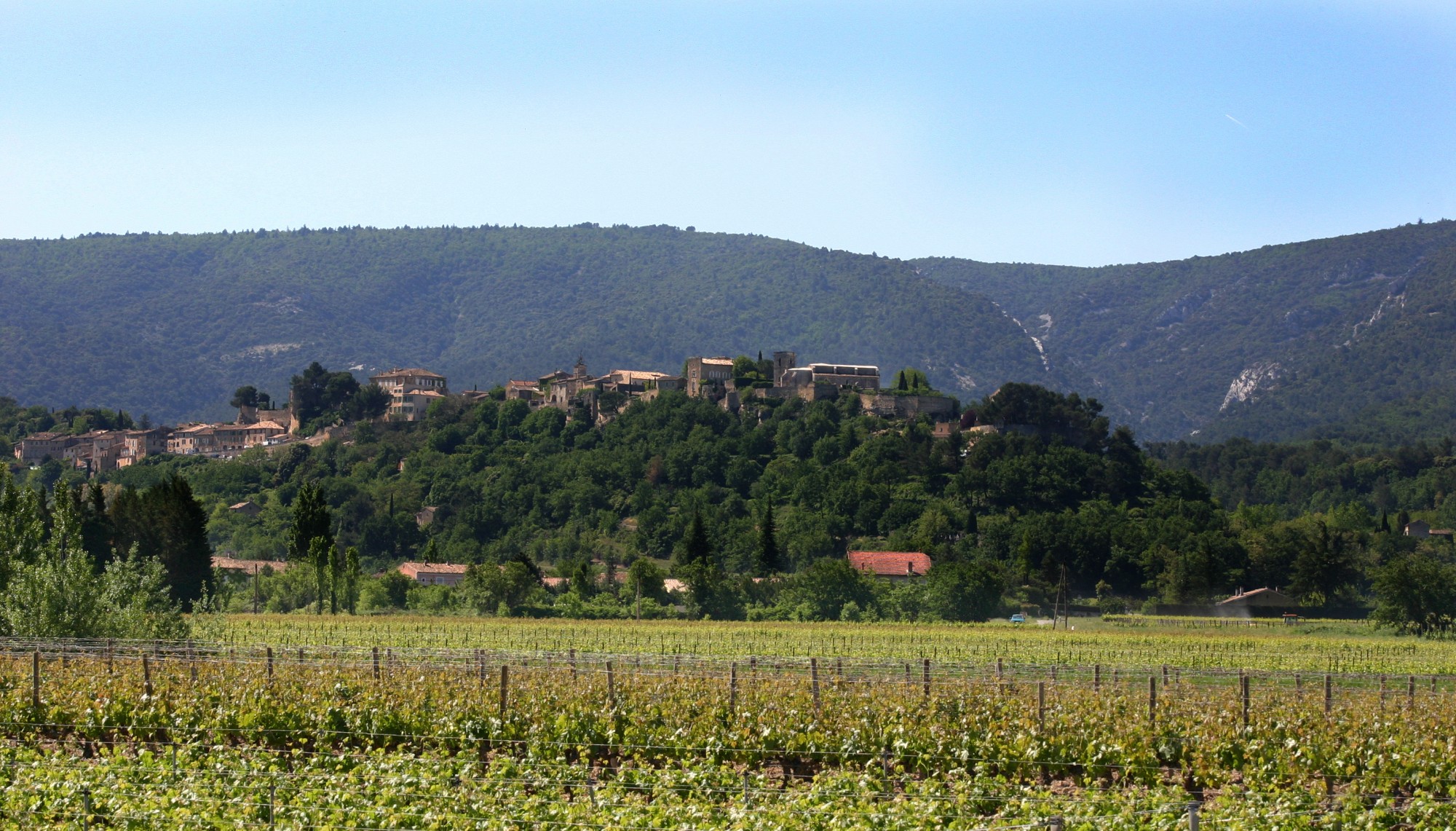 MENERBES, un des plus beaux villages de France niché dans le Luberon