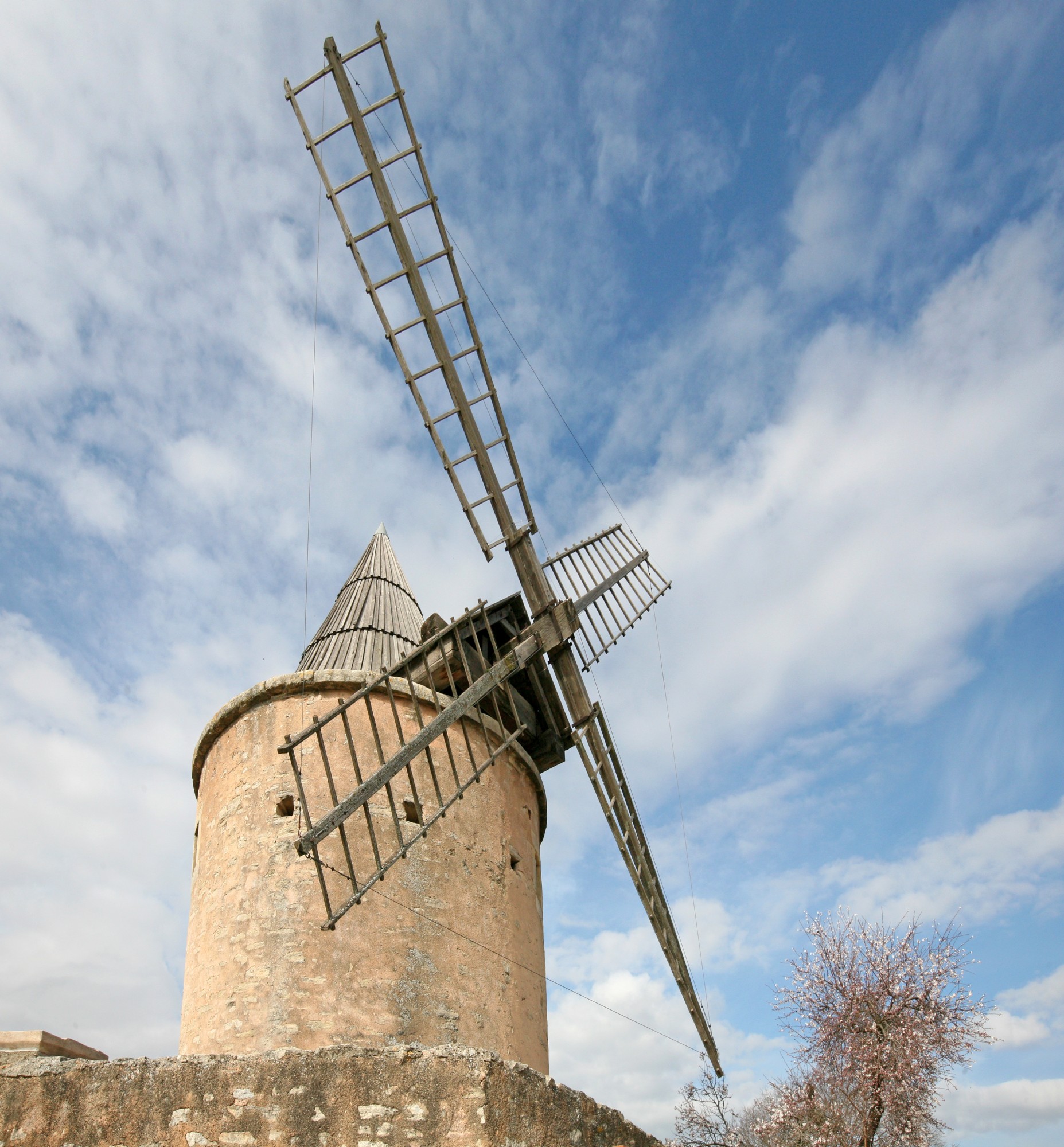 Les ailes du moulin de Jérusalem de Goult
