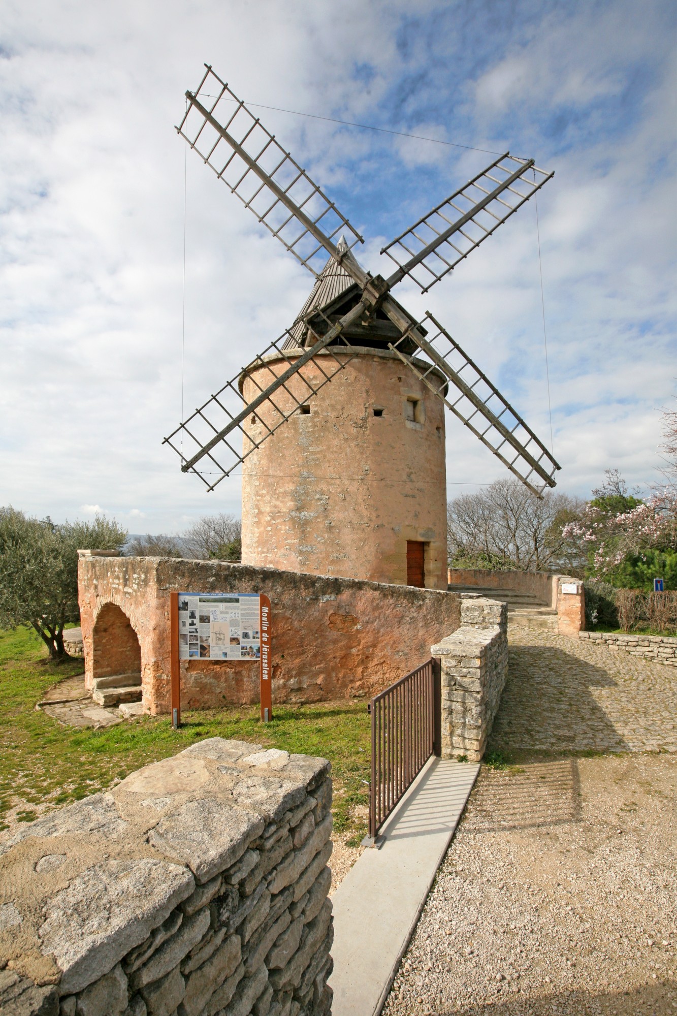 A Goult, le moulin de Jérusalem