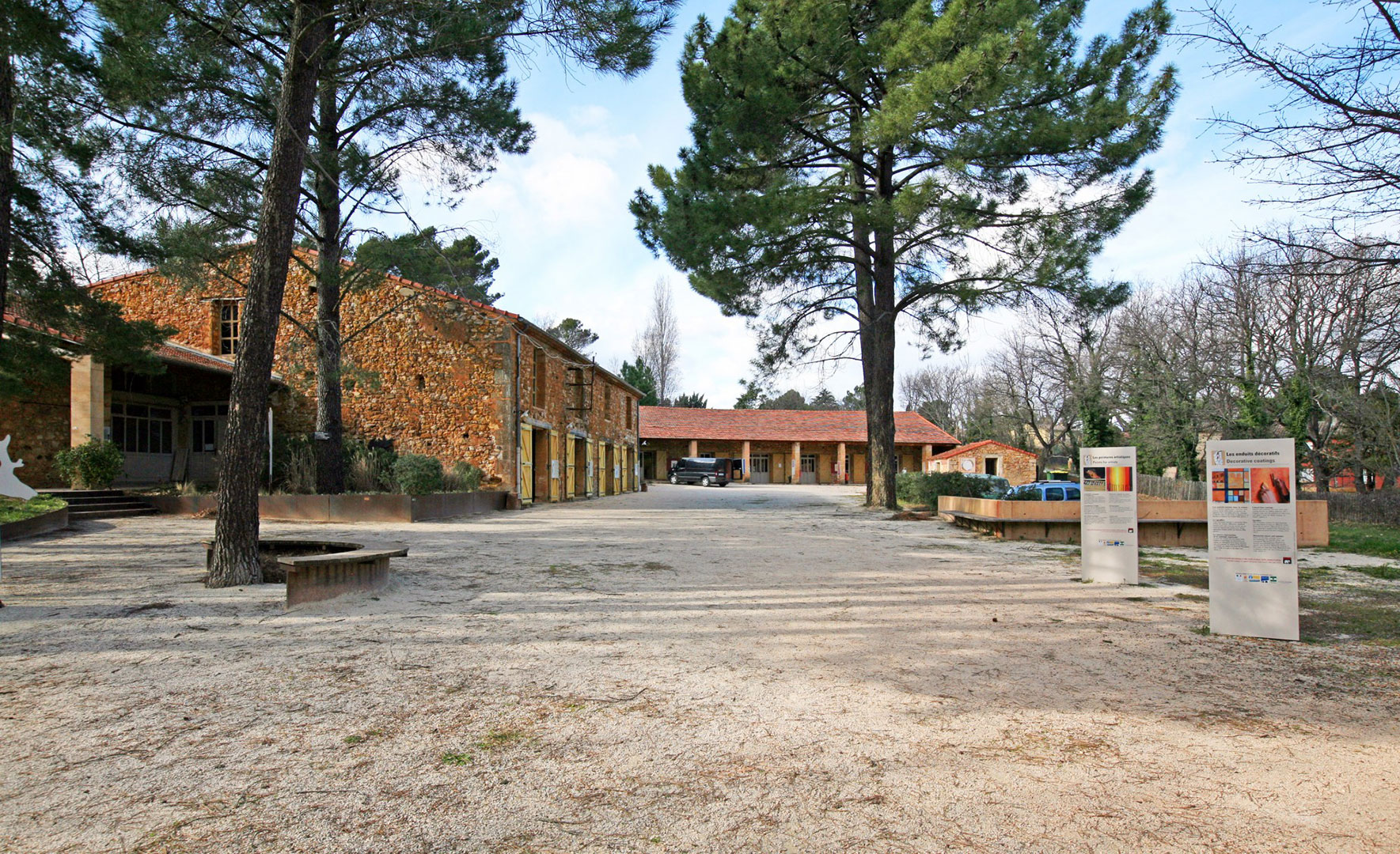 Le Conservatoire des ocres et pigments appliqués de Roussillon en Luberon