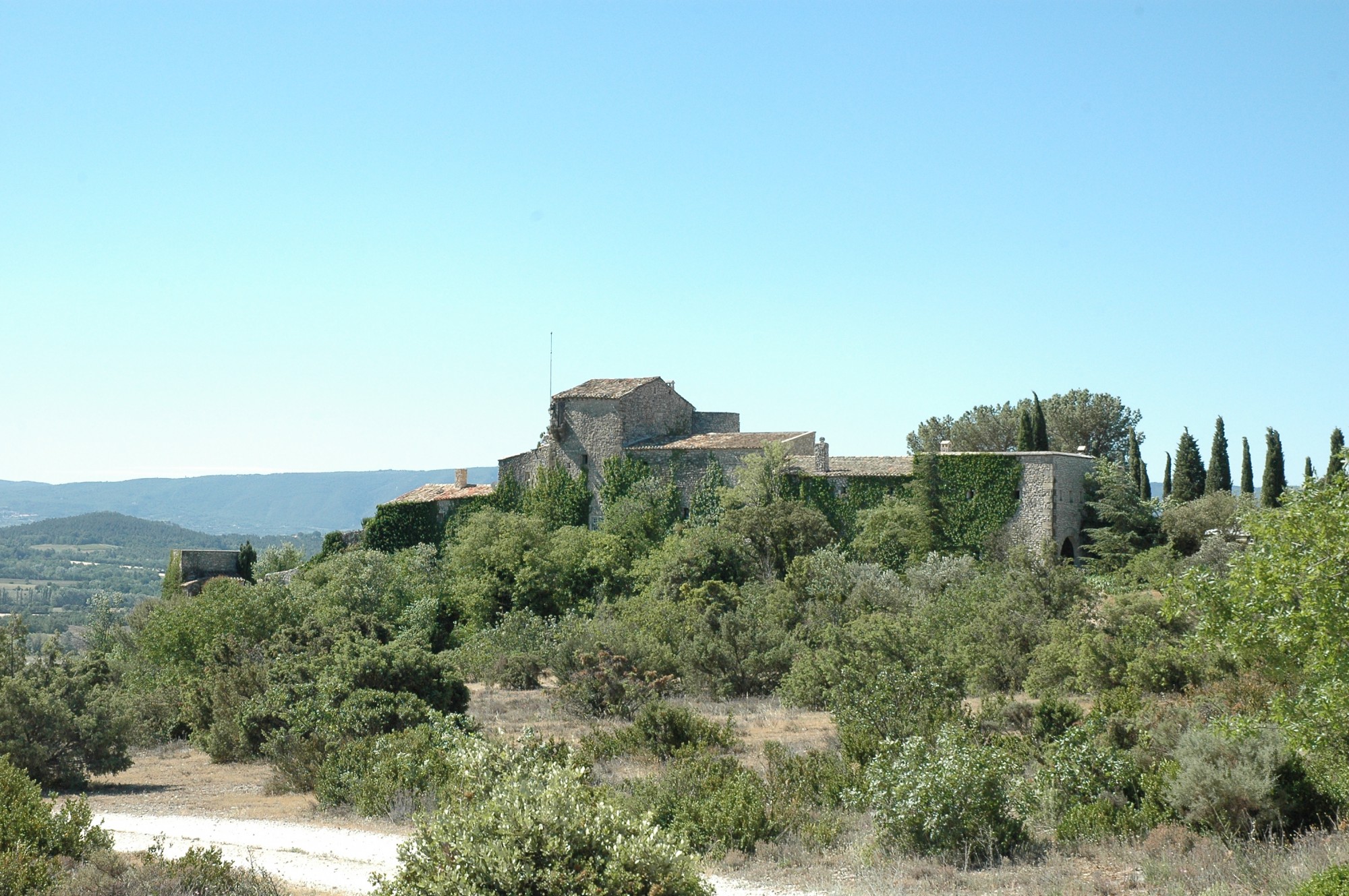 Visite et découverte du Luberon : La commanderie templière de Joucas