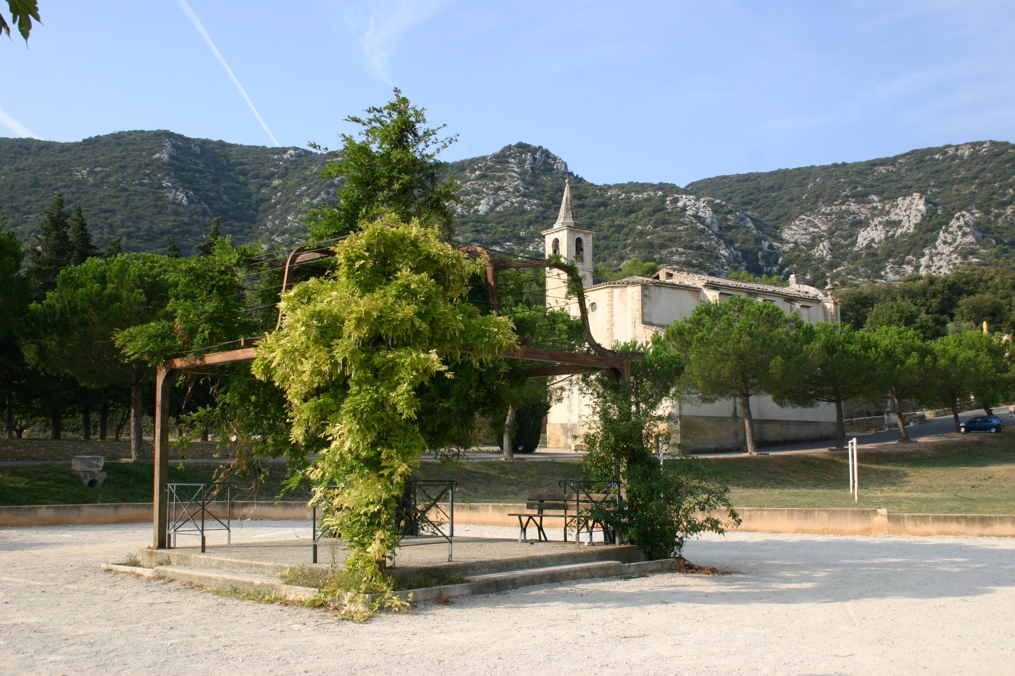Maubec, un village au pied du Luberon entre Robion et Oppède