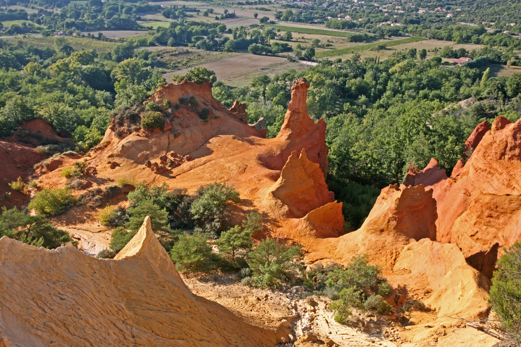 Lieu à découvrir Rustrel en Luberon, ses ocres et son Colorado provençal