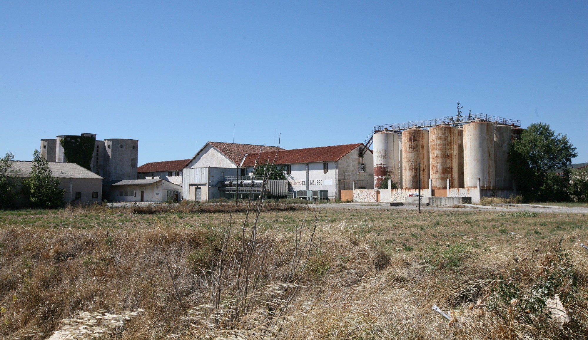 La distilerie de Coustellet à Maubec