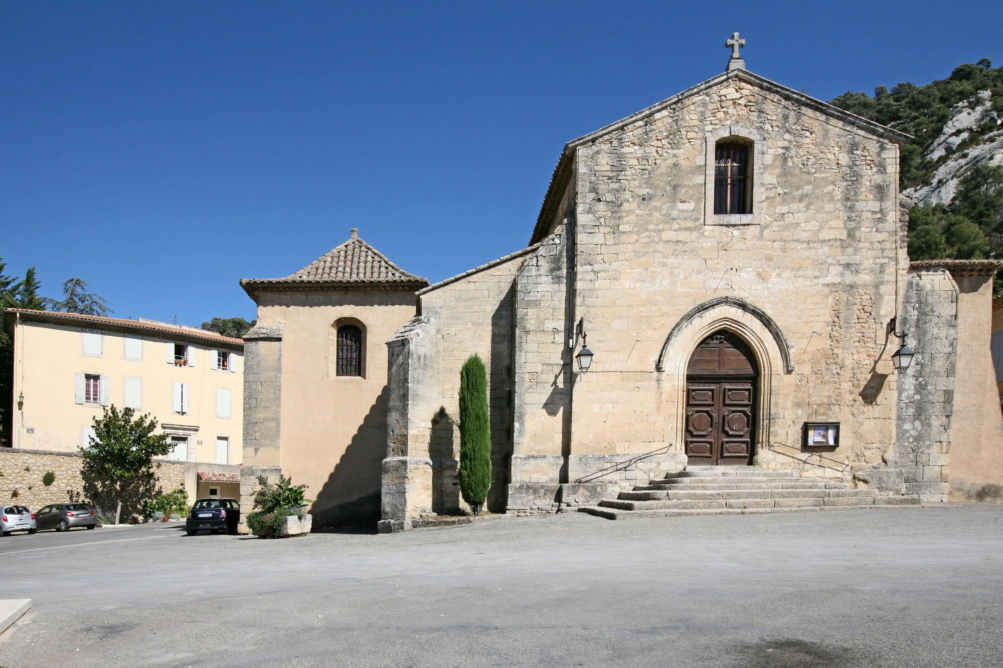 Robion en Luberon, entre les Taillades et Maubec, sur la route de Gordes.