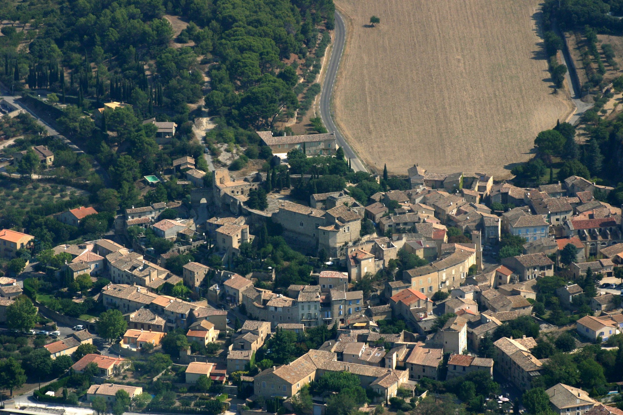 Le village de Lagnes vu du ciel
