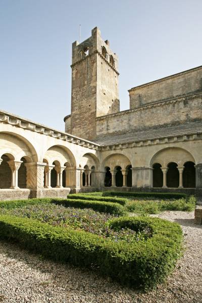 Tour Abbaye en pierres Vaison la Romaine