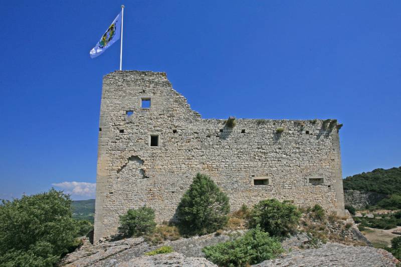 Chateau en pierres Vaison la Romaine