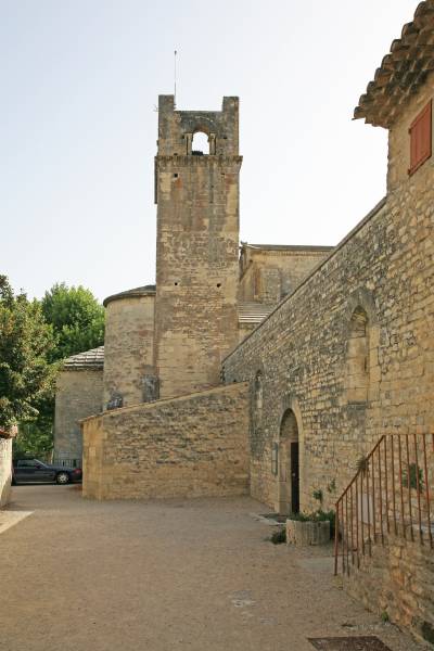 Abbaye en pierres Vaison la Romaine
