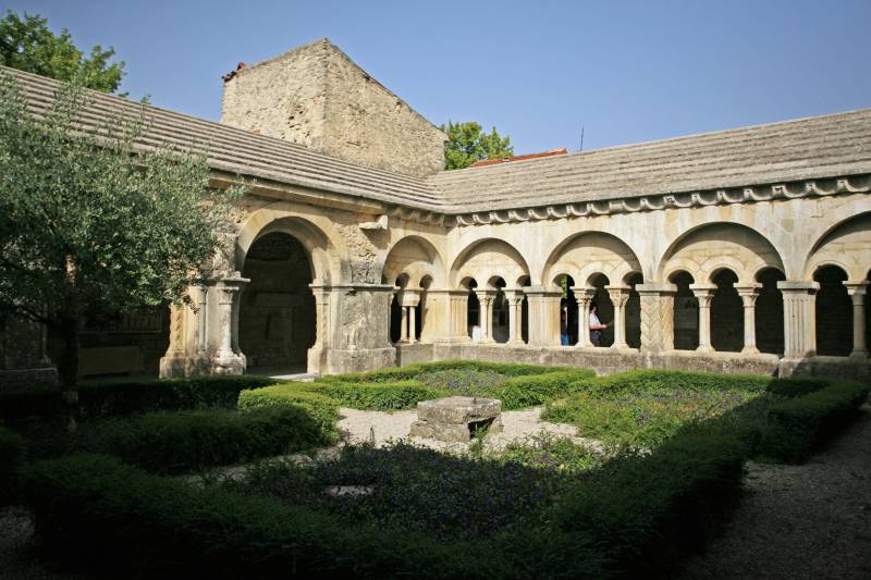 Superbe Abbaye en pierres Vaison la Romaine