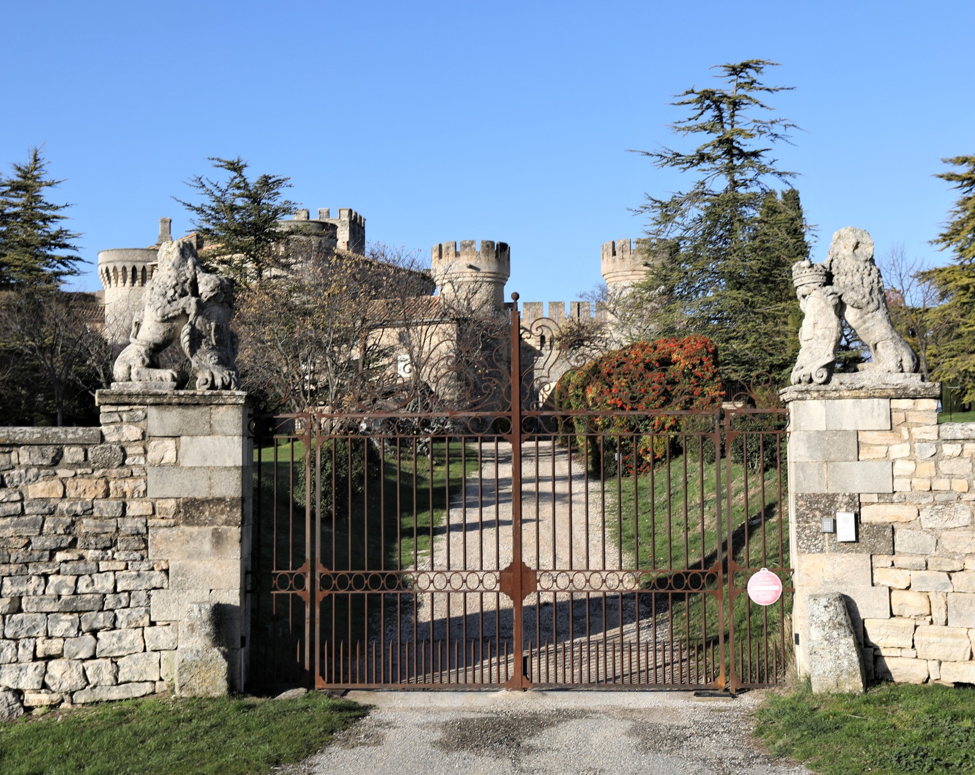 Grille du chateau de Murs, Luberon