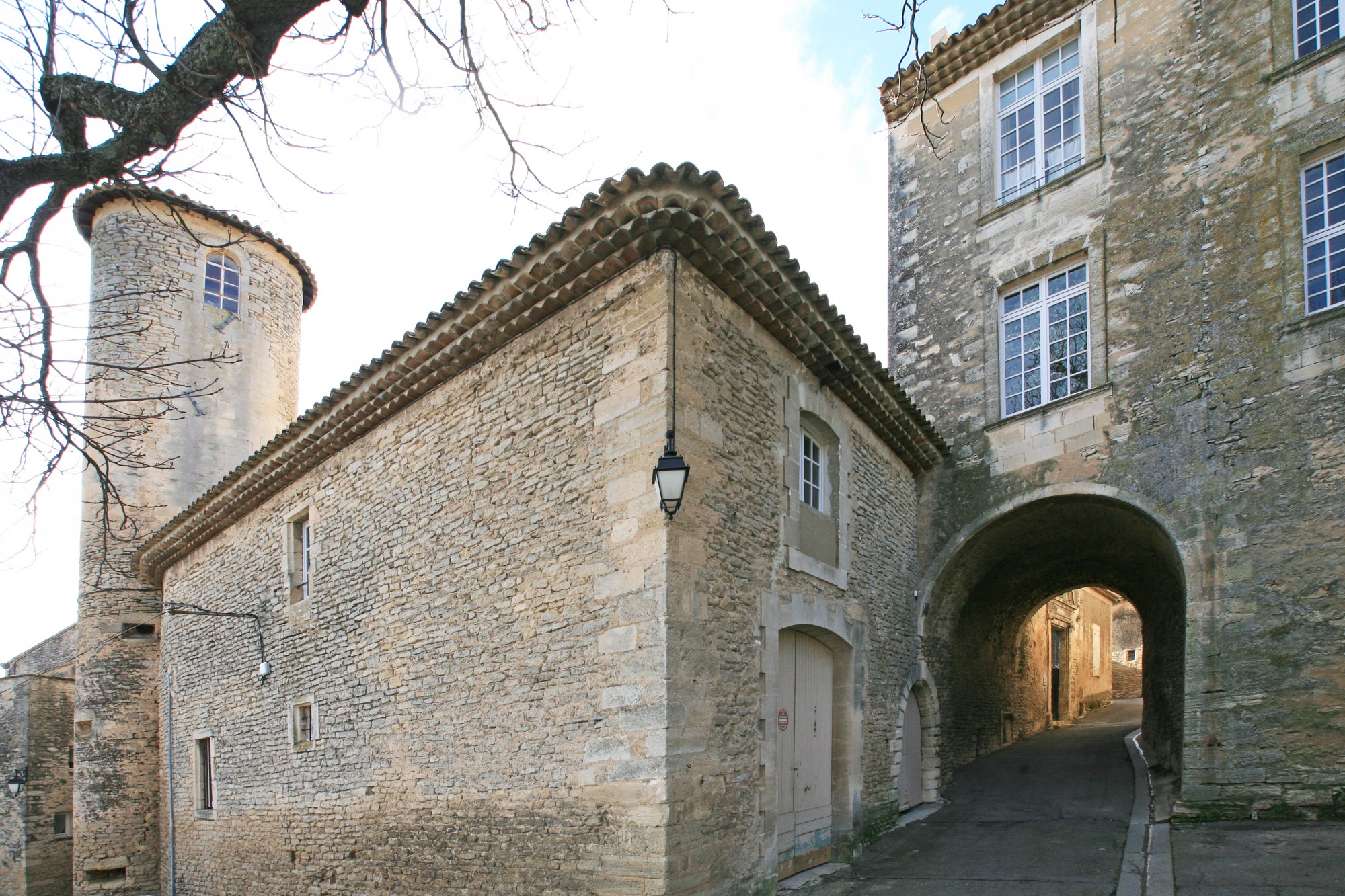 Le chateau de Goult, façade et tour