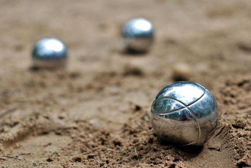 Apéro, pastis et pétanque, une véritable institution en Provence !