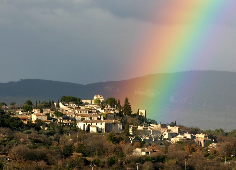 Notre zone d'activité pour ce service Liste des villages provençaux à ne pas manquer avec leurs ruelles pittoresques, leurs marchés typiques et leurs panoramas exceptionnels